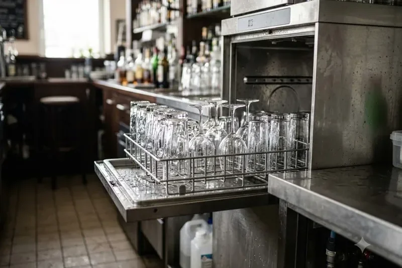 Umývačka pohárov v gastroprevádzke