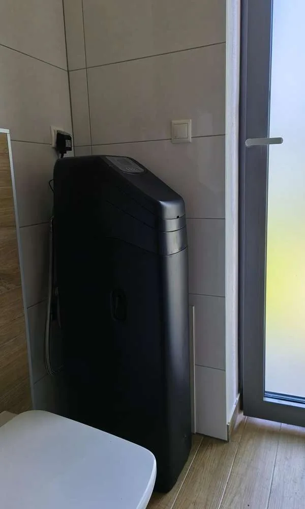 Katexový zmäkčovač vody nainštalovaný na hlavnom prívode v rodinnom dome